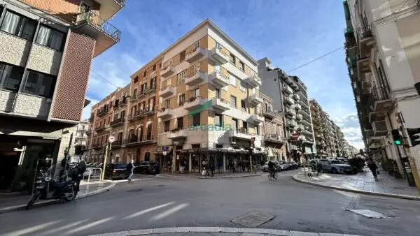 Locale Commerciale via Dante Alighieri 22, Murat, Bari