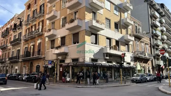 Locale Commerciale via Dante Alighieri 22, Murat, Bari