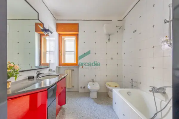 Quadrilocale via Rosario Livatino 9, Bari