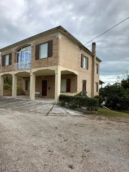 Villa Bifamiliare via Contrada Corneto 49, Carassai