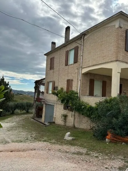 Villa Bifamiliare via Contrada Corneto 49, Carassai