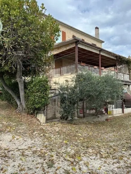 Villa Bifamiliare via Contrada Corneto 49, Carassai