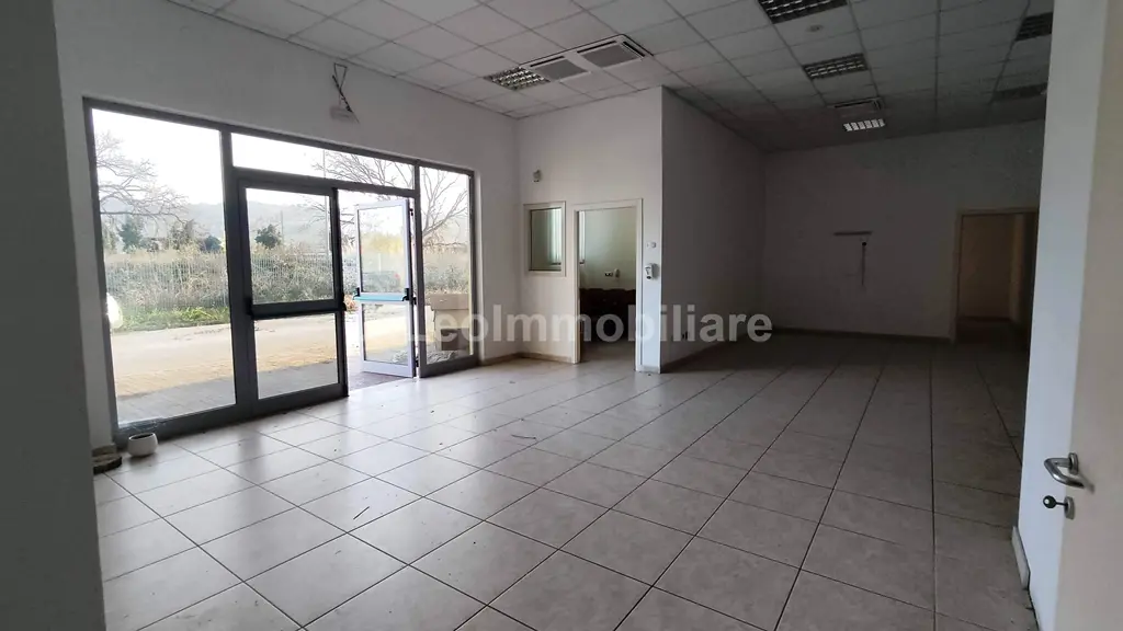 Immagine per Industriale in vendita a Ascoli Piceno via Del Commercio
