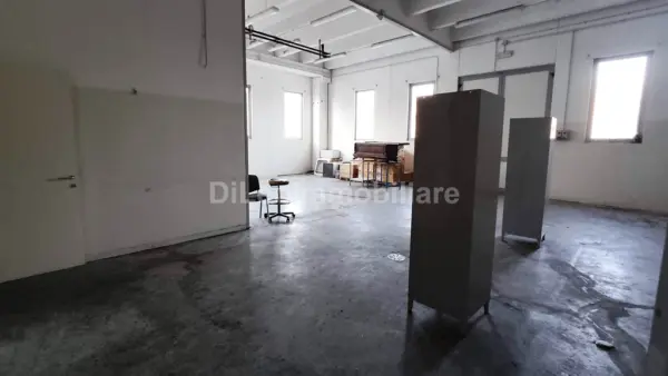 Immagine per Industriale in vendita a Ascoli Piceno via Del Commercio