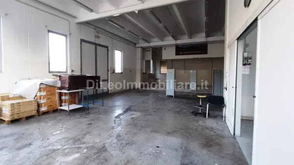 Immagine per Industriale in vendita a Ascoli Piceno via Del Commercio