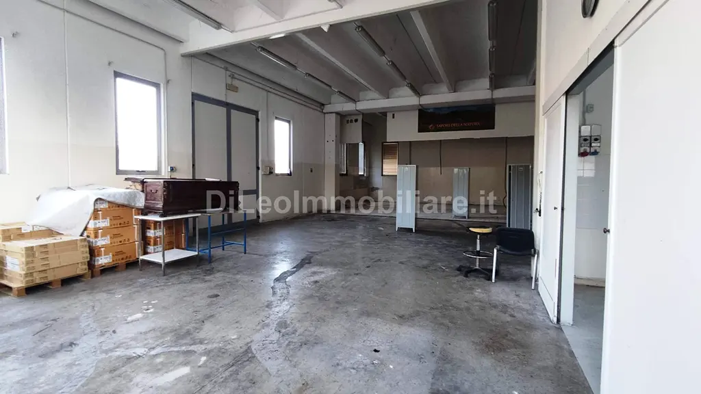 Immagine per Industriale in vendita a Ascoli Piceno via Del Commercio