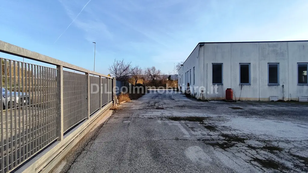 Immagine per Industriale in vendita a Ascoli Piceno via Del Commercio