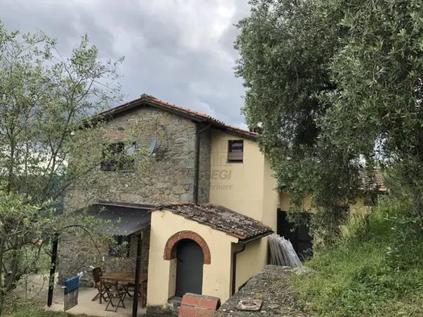 Casale via Casa Nuova, Pescia