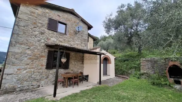 Casale via Casa Nuova, Pescia