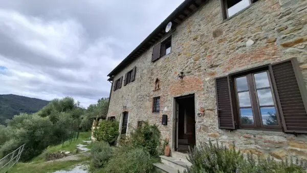 Casale via Casa Nuova, Pescia