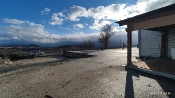 Capannone strada Statale 17, Barisciano