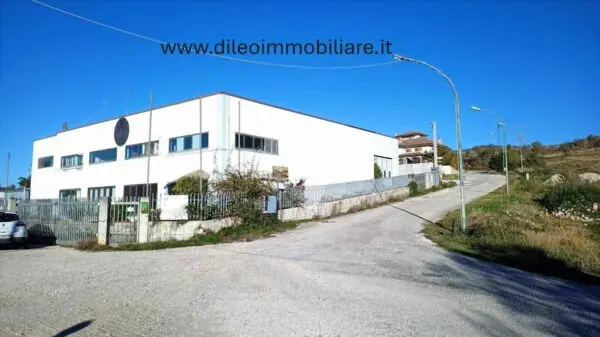 Capannone strada Statale 17, Barisciano