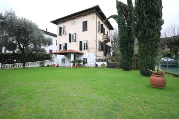 Villa via Ludovica 56, Lucca