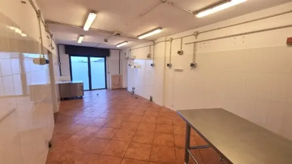 Negozio strada Cava In Vigatto 222, Parma