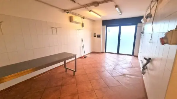 Negozio strada Cava In Vigatto 222, Parma