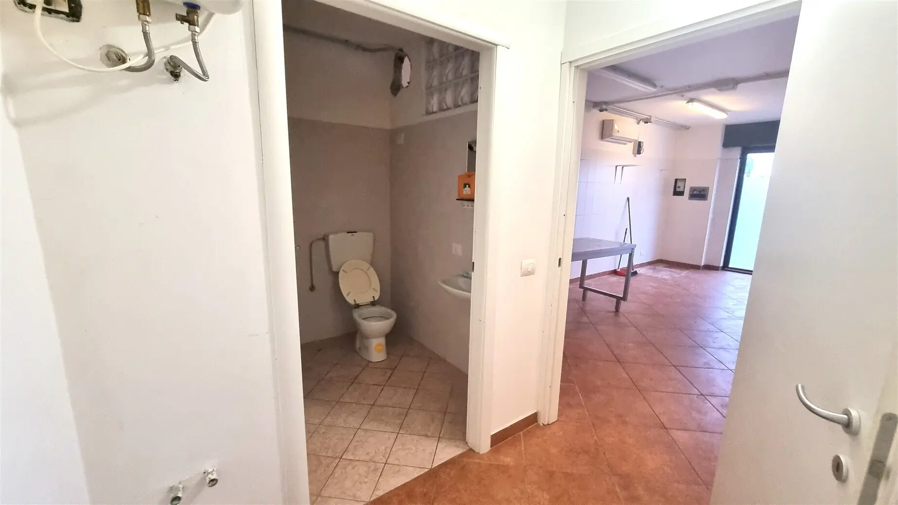 Immagine per Negozio in vendita a Parma strada Cava In Vigatto 222