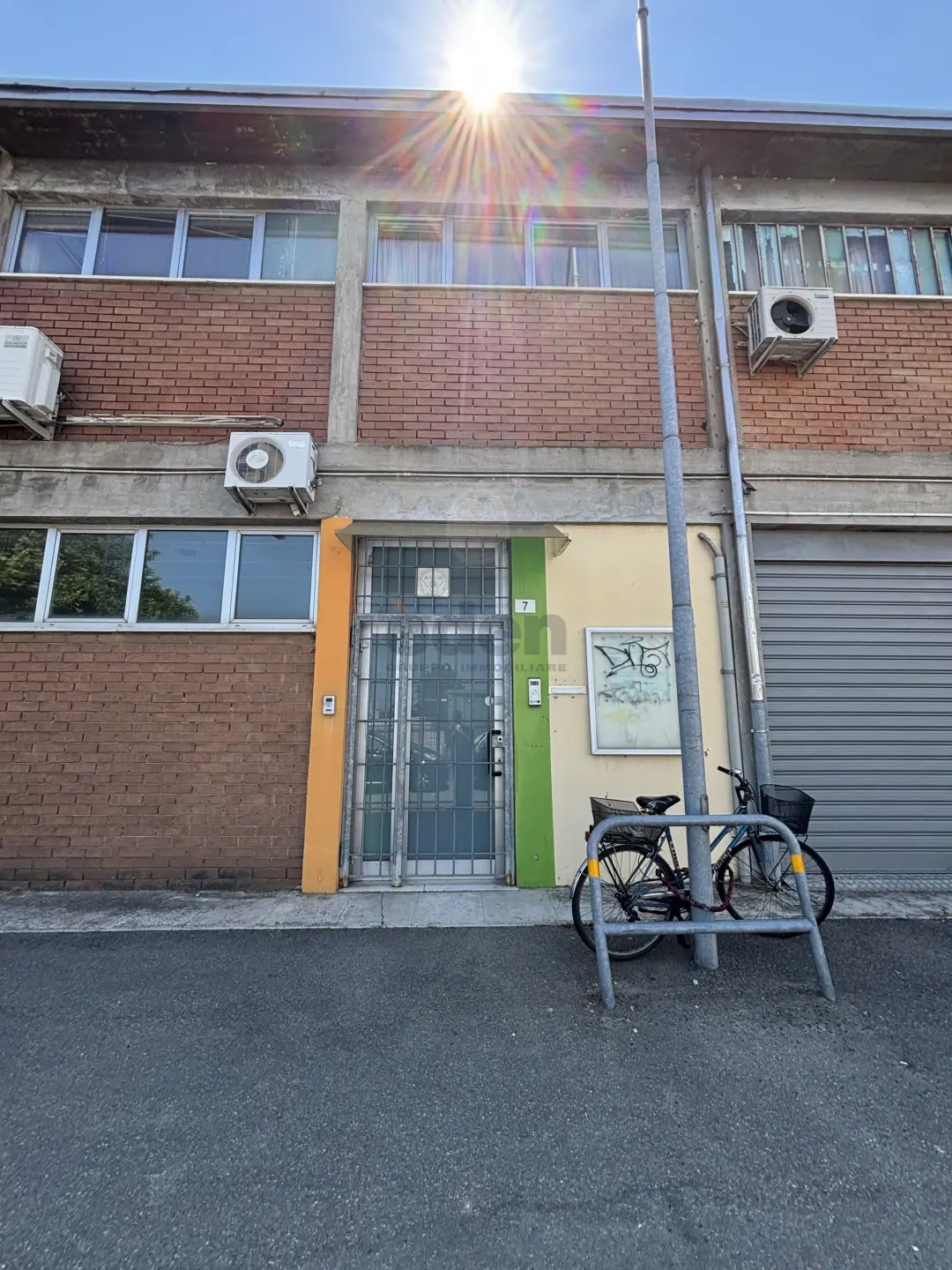 Immagine per Commerciale in vendita a Modena via Silvino Folloni 7