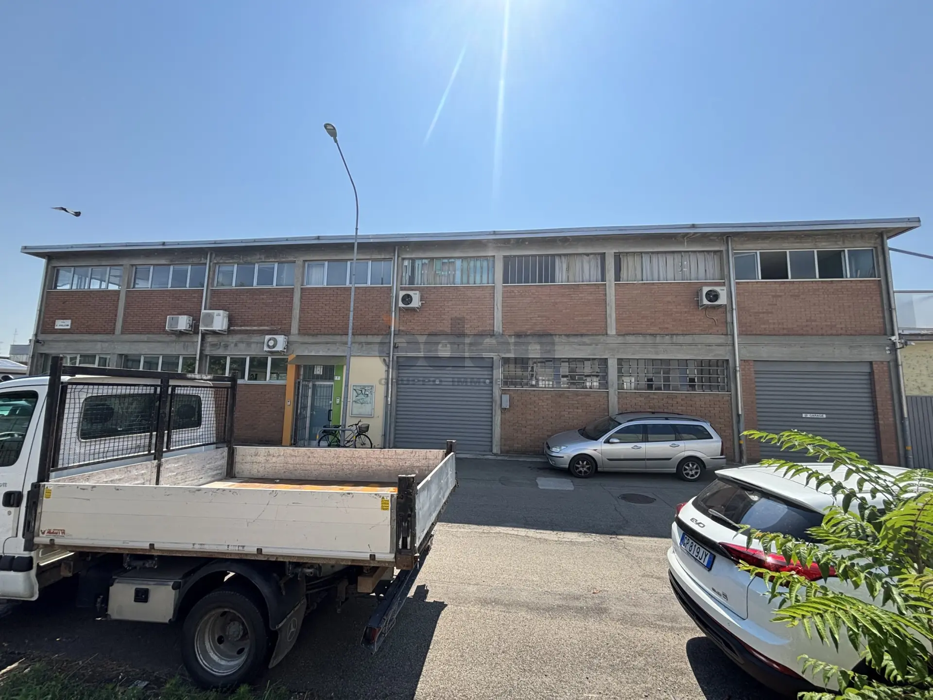 Immagine per Commerciale in vendita a Modena via Silvino Folloni 7