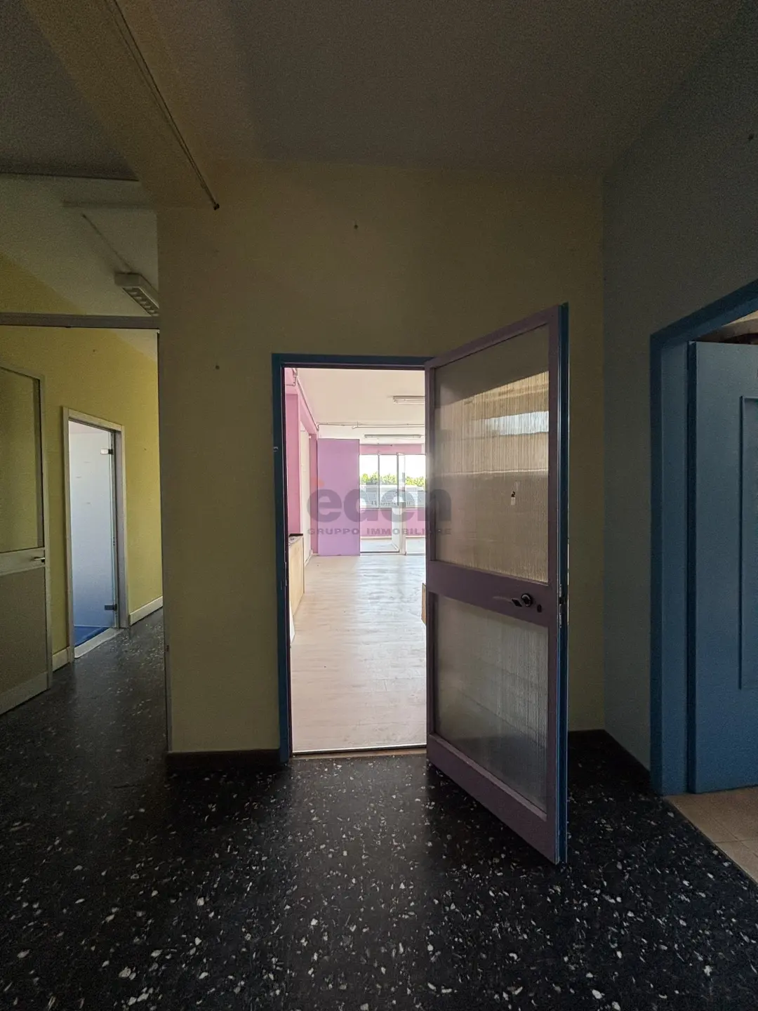 Immagine per Commerciale in vendita a Modena via Silvino Folloni 7
