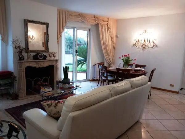 Villa Trifamiliare viale Malaspina 15, Fosdinovo