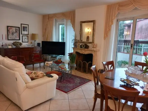 Villa Trifamiliare viale Malaspina 15, Fosdinovo