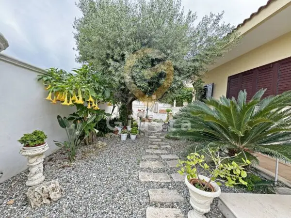 Villa via Gramsci 26, Pulsano