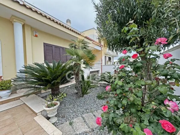 Villa via Gramsci 26, Pulsano
