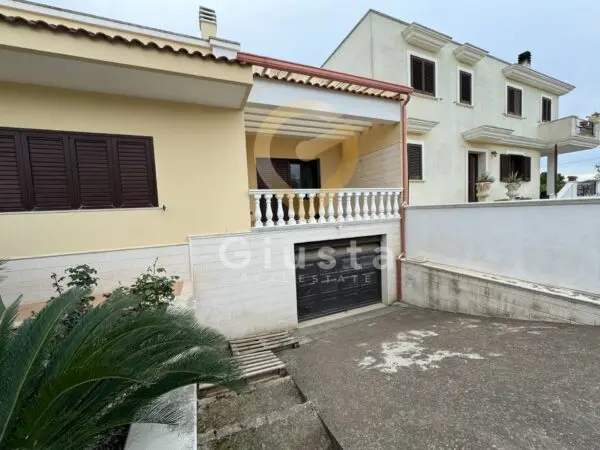 Villa via Gramsci 26, Pulsano