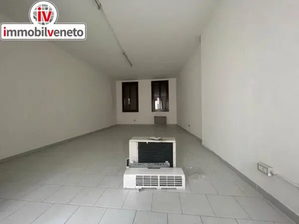 Attività Commerciale via Roma 52, Lonigo