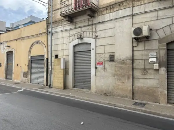 Locale Commerciale via Imbriani 84, Canosa Di Puglia
