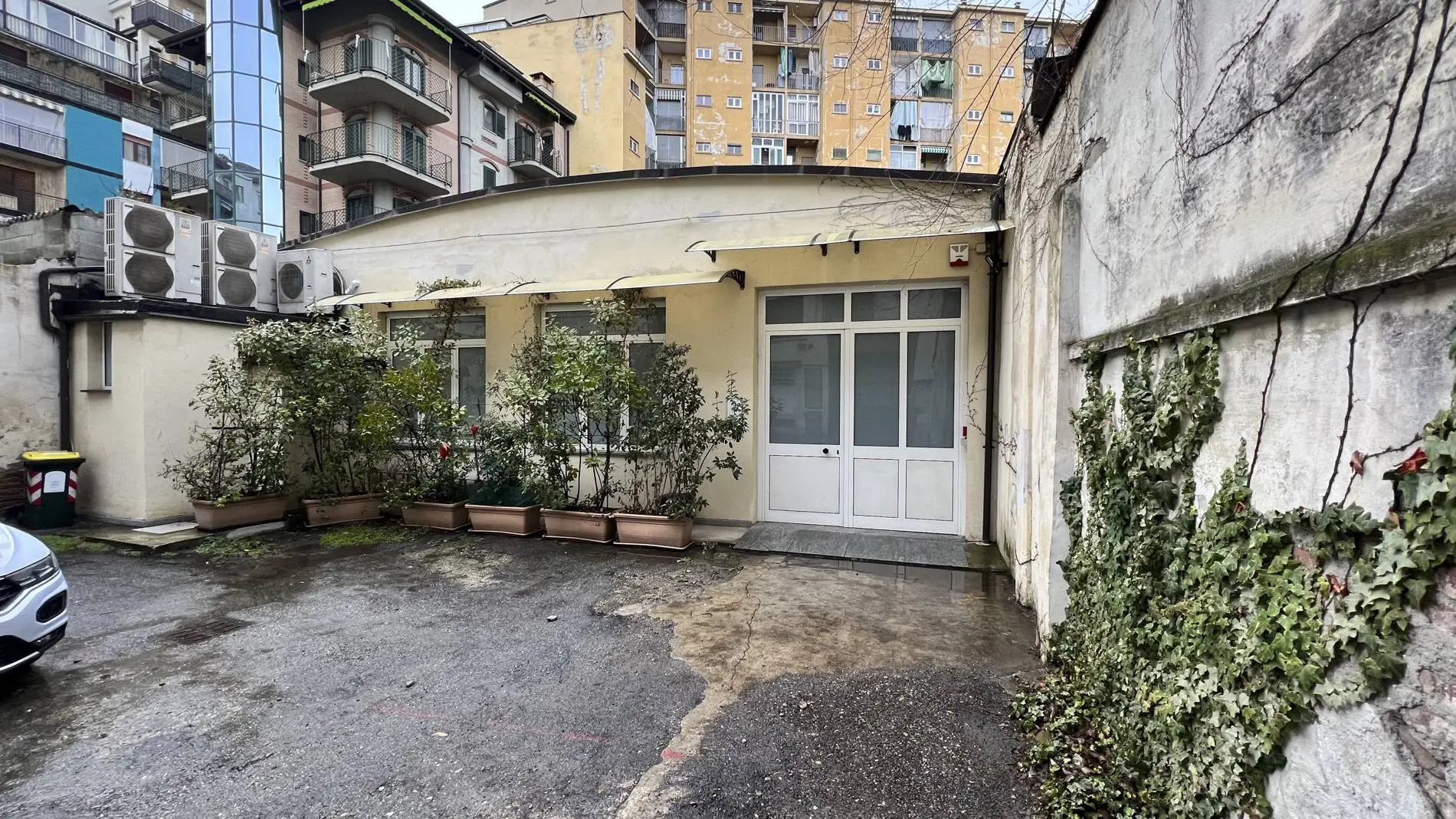 Immagine per Laboratorio in vendita a Torino Via Monte Cimone 19