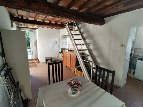 Casa Semindipendente via, Pietrasanta