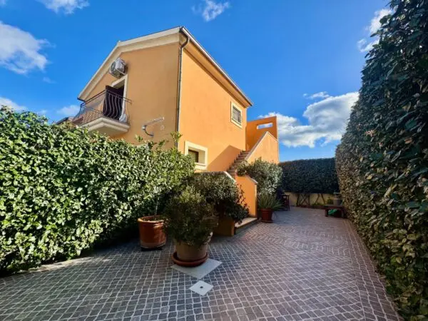 Casa Indipendente via Gran Sasso 45, Olbia