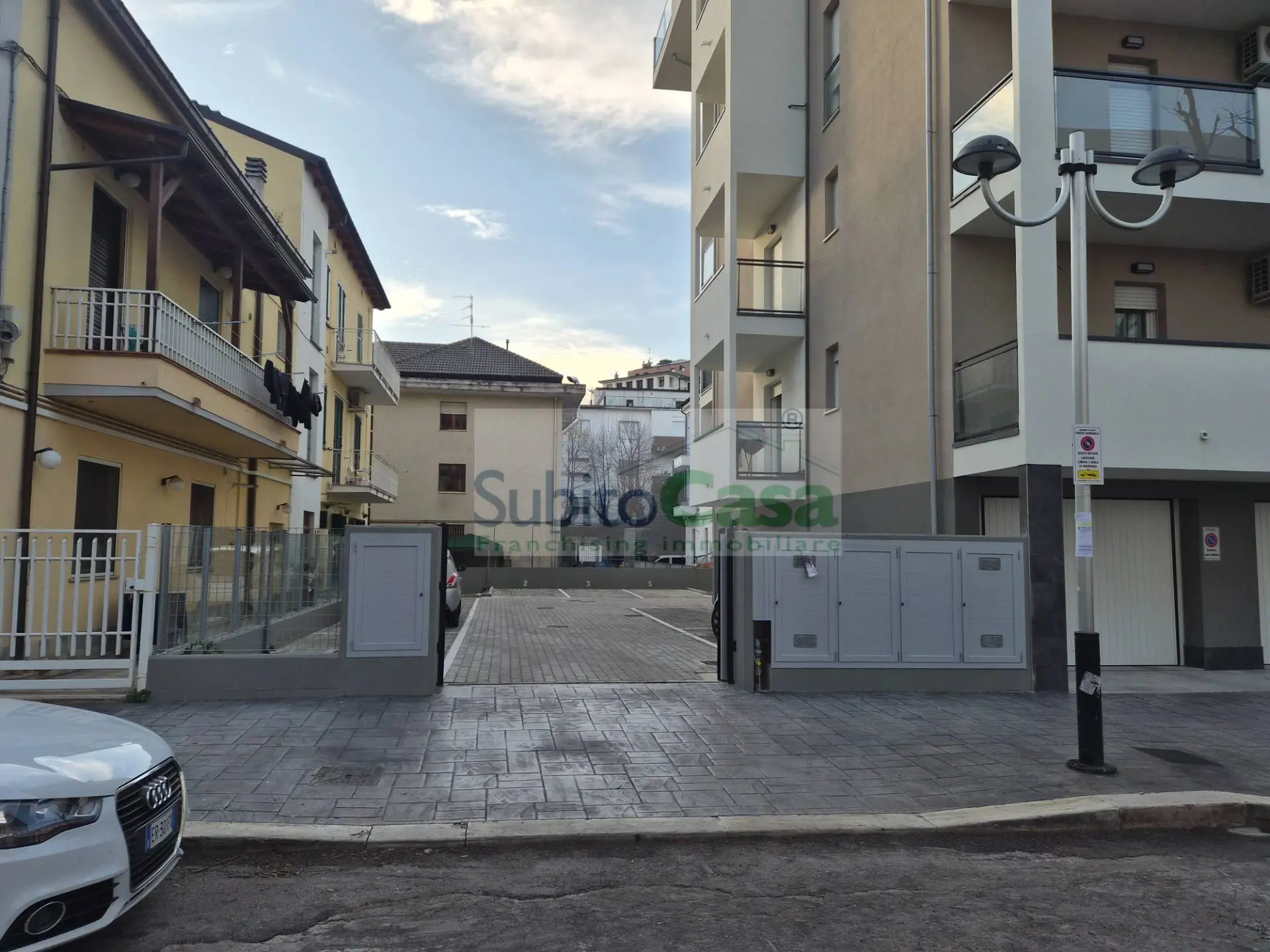 Immagine per Box / Posto auto in affitto a Chieti Via Meneghini 25