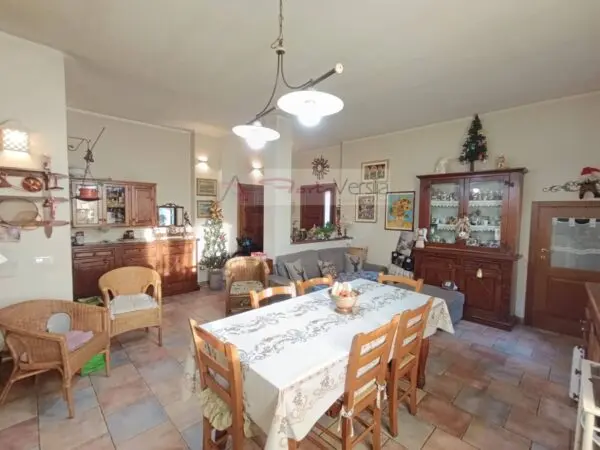 Duplex via, Montignoso