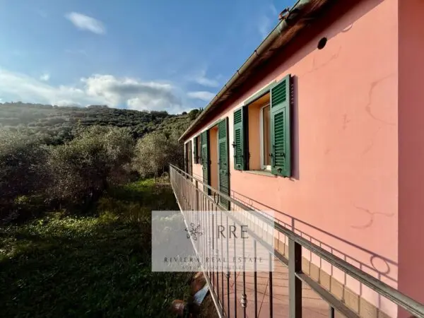 Villa via Fanny Roncati Carli, Imperia