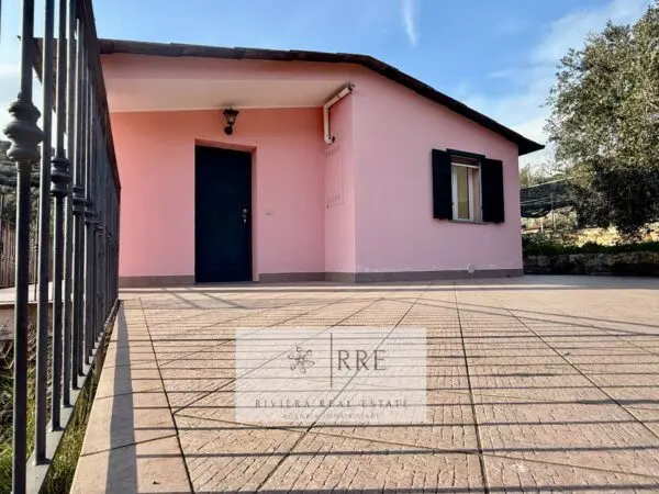 Villa via Fanny Roncati Carli, Imperia