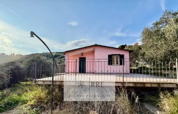 Villa via Fanny Roncati Carli, Imperia
