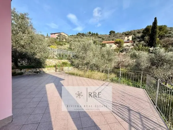 Villa via Fanny Roncati Carli, Imperia