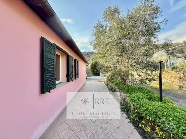 Villa via Fanny Roncati Carli, Imperia