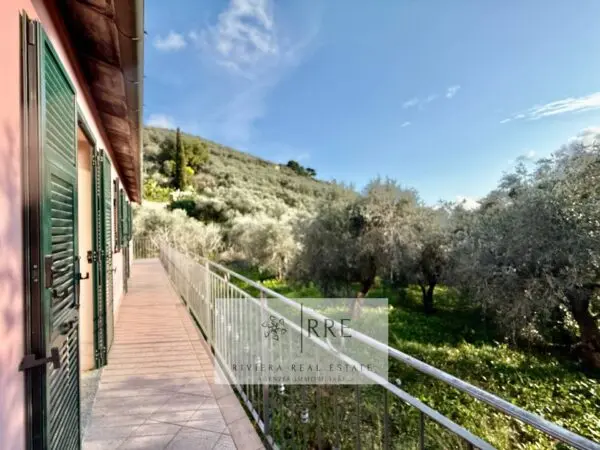 Villa via Fanny Roncati Carli, Imperia