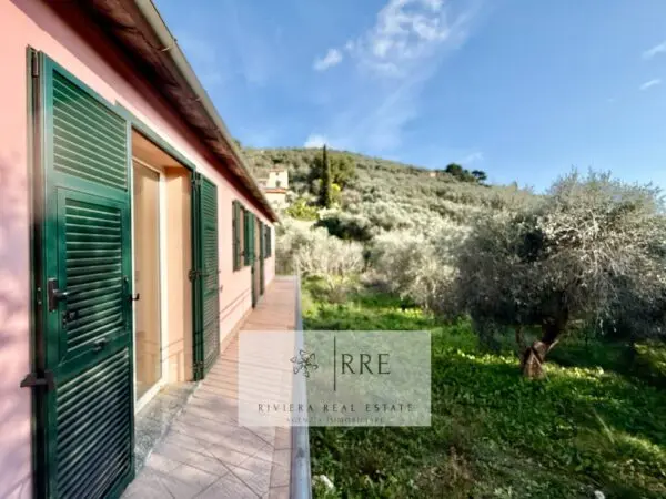 Villa via Fanny Roncati Carli, Imperia