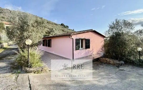 Villa via Fanny Roncati Carli, Imperia