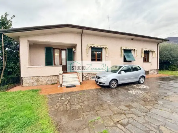 Villa via Bonazzera, Pietrasanta