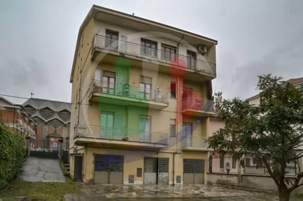 Appartamento via Oristano 7, Torino