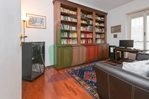 Appartamento via Oristano 7, Torino