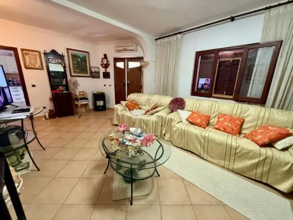 Villa via Aldia Manna 9, Padru