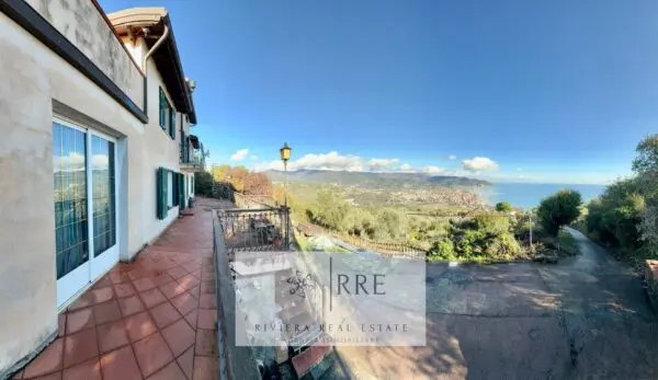 Villa strada Berzi, Diano San Pietro
