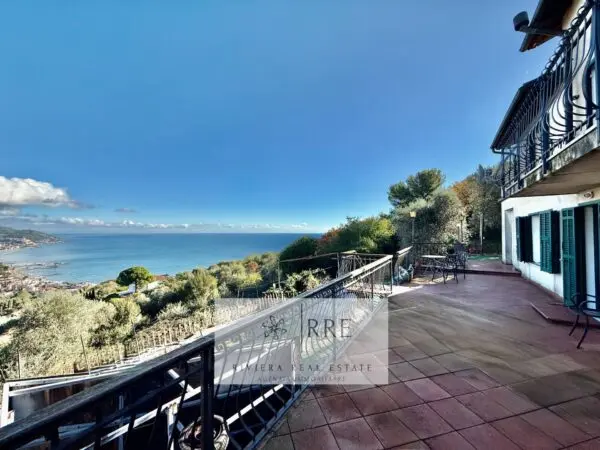 Villa strada Berzi, Diano San Pietro