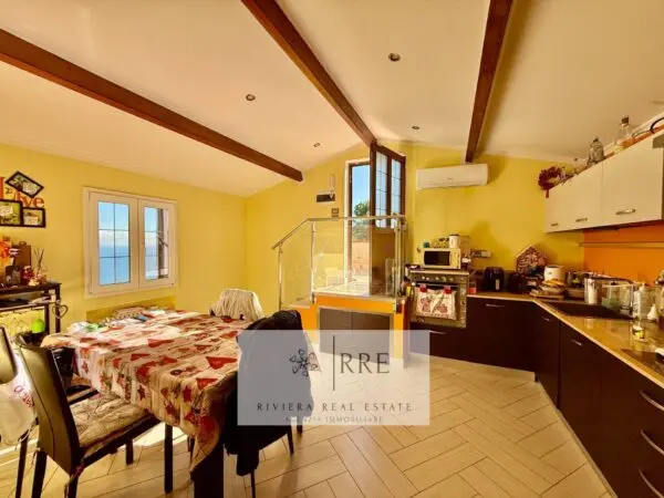 Villa strada Berzi, Diano San Pietro